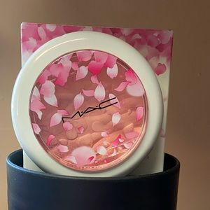 🛍 1 DAY SALE 🛍 MAC fleur real highlighter/blush